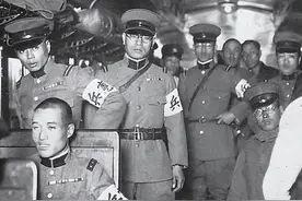 日军独特的军衔制度，从肩章领章如何看军衔？学会了给影视剧捉虫图片