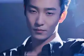 短剧演员姚冠宇热度攀升，超越王道铁何聪睿，资本当道唯爱丑男图片