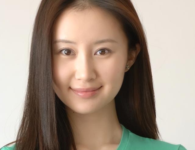 从一线明星，沦落到拍短剧，这5位演员走到今天这步，怪不了别人