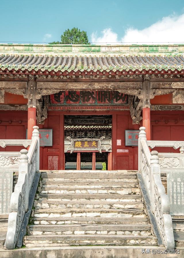 四川深山惊现明代小故宫，龙纹瓦当+楠木巨寺，逾制之谜藏六百年