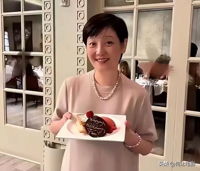 演都不演了！58岁徐帆刚回应完离婚的传闻，恶心的一幕就出现了