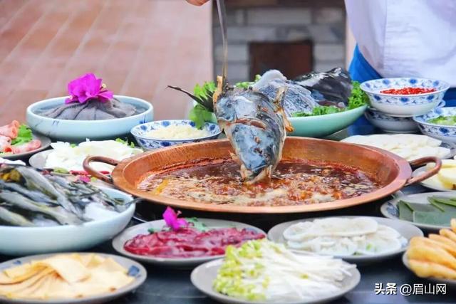 瓦屋山看雪、水街穿越、湖畔篝火……很难不爱眉山的元旦