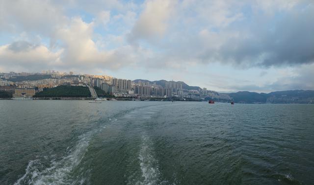 鄂渝行第四天（上）：小红船换小白船，从巫山到巴东