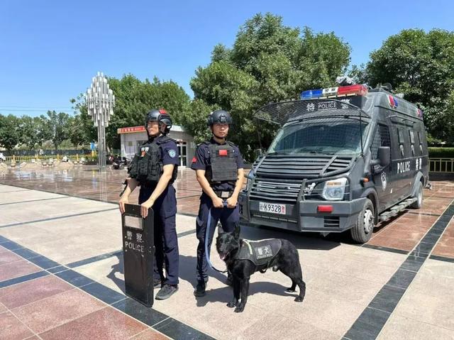 【吐鲁番警事】吐鲁番特警全力守护旅游旺季平安