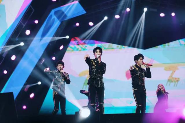 十二载盛夏·橙光不灭｜TFBOYS：一句“亲爱的你们”掀翻6亿泪海