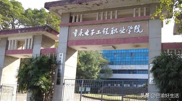 破防了！重庆大山里荒废的中专校园，原来是父母辈真正的“985”