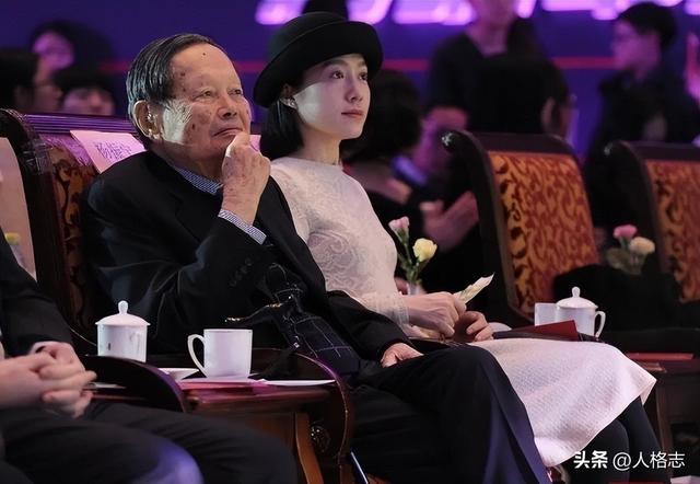 杨振宁翁帆的婚恋，至少比张纪中夫妇要高贵圣洁一万倍