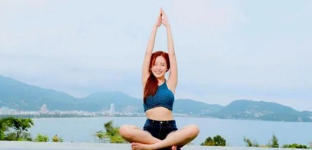 4个瑜伽体式去除体内“热气”轻松修复能量不惧“秋老虎”_2715