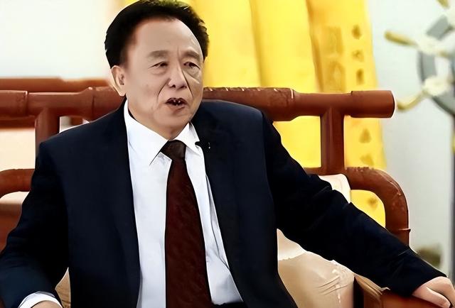 包养10位情妇，睡觉翻牌生下11个私生子，75岁还在潜逃拼命生娃！