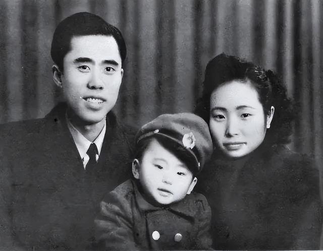 这就是烈士江姐真实的样貌，并非演员扮演，货真价实的罕见照片
