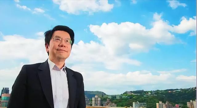 狂赚27年美金，却拒入美籍，今他携千亿撤出，把95%资产投入中国