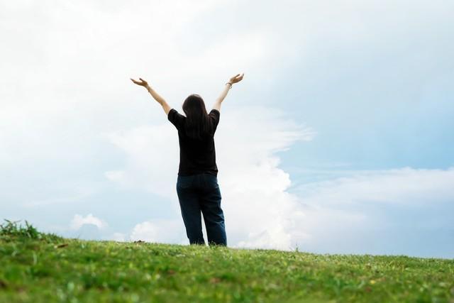 【再深的爱	，也怕“已读不回	”——那些被忽略的温柔与心碎】