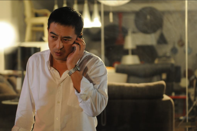 与王海燕离婚传闻真相大白1年，55岁张嘉益近况曝出，一点不意外