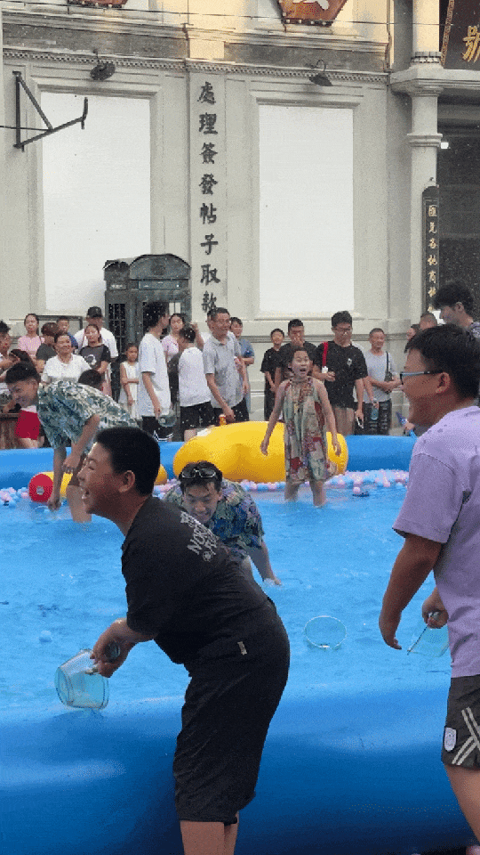 人气爆棚！ 在济南，你的夏日打卡清单还缺一面大红墙！