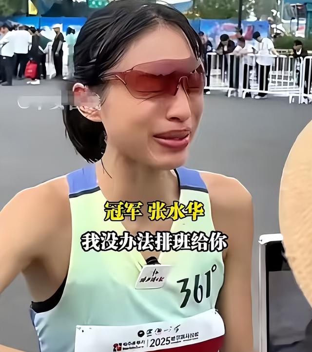 底裤被扒光！女护士夺冠，几乎每个月都在参赛，评论区被骂关闭