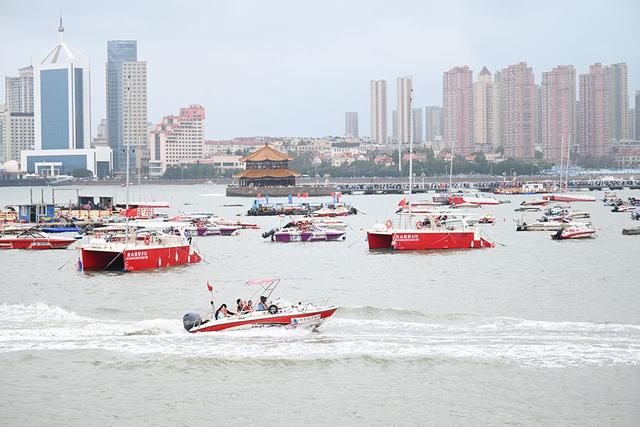 海上赏青岛 国庆假期青岛栈桥一号码头游船游热潮涌动