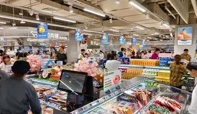 网红面包店引热议，没卖完的面包被丢弃，临期食品不能打折卖掉吗