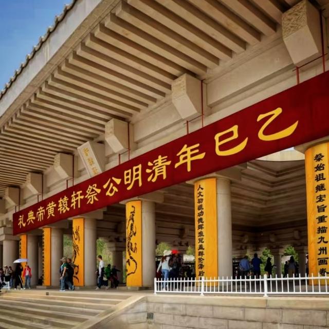 我是上海人，逛旅游景点皇帝陵，遇千年古柏载老历史故事