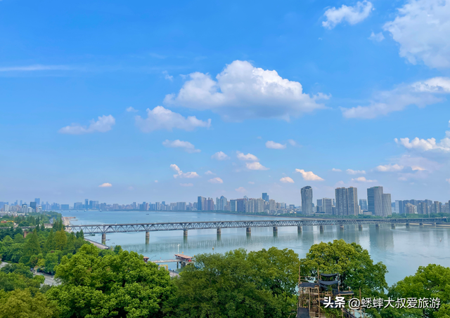 西湖在哪？杭州西湖秋季三日游该如何畅玩？有什么注意事项？
