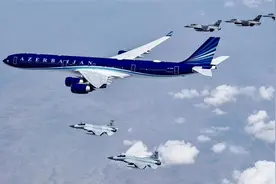 满载制导弹药！阿塞拜疆总统参观“枭龙”，16亿美元订单是真的？图片