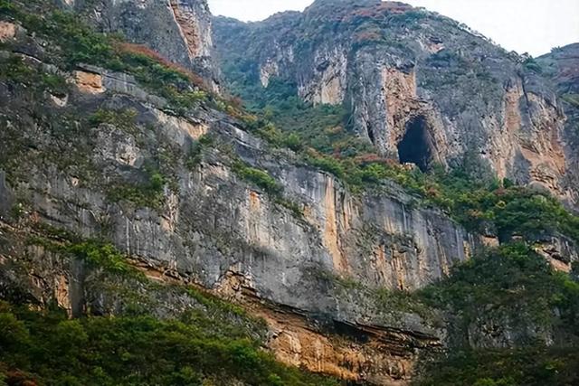 三峡黄金洞：2300 年谜团，为何寻宝者丧命？真相是巴人墓？