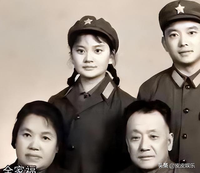 事实证明，被传卖掉上亿豪宅移民美国的王刚，已经走上另一条大道