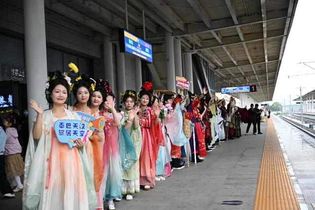 汉中文旅“放大招” 花式宠客 盛礼迎宾