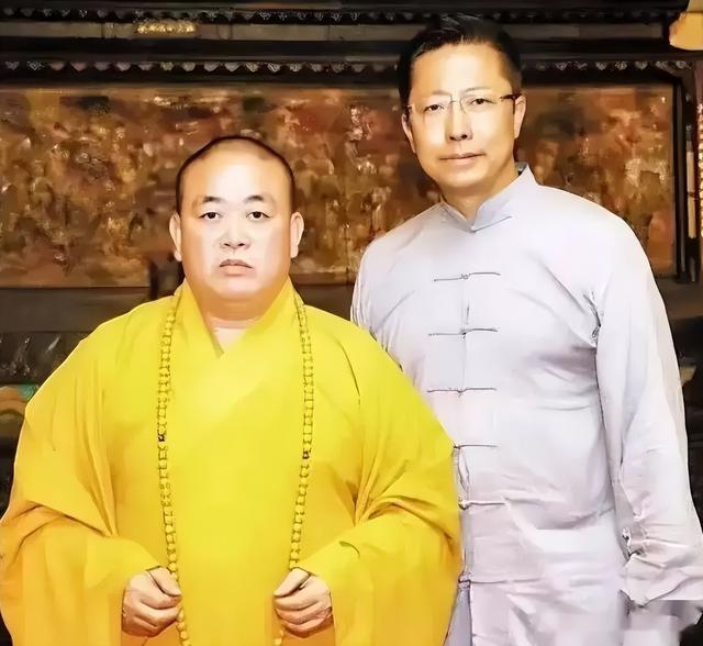又一名人公开“声援”释永信！不料却被扒了个底朝天，家暴还重婚