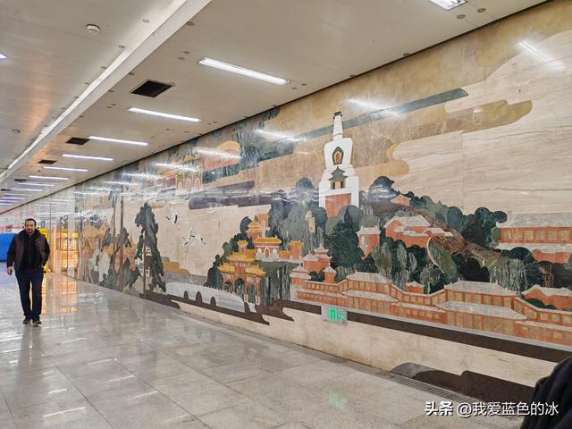 参观北京恭王府，过去一直觉得这是小景点，没想到游客居然这么多