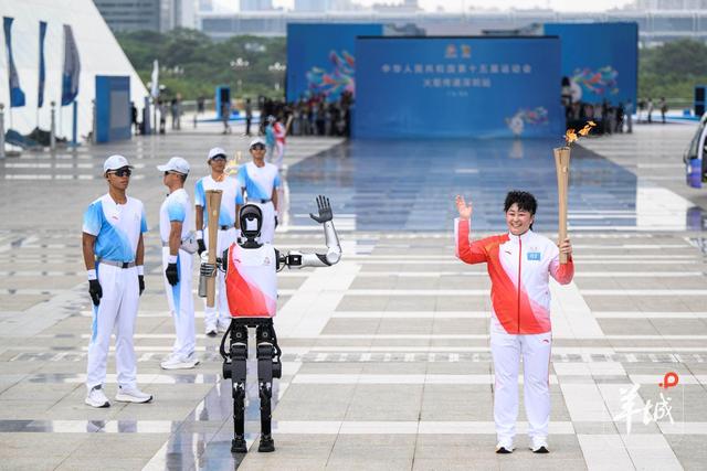 如何做到无需陪跑稳执圣火？揭秘机器人火炬手“夸父”的硬核技术