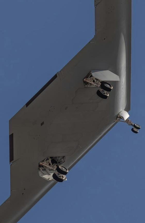 2025年歼-20第二次拦截F-35！印媒：中国歼-20将统治西太天空