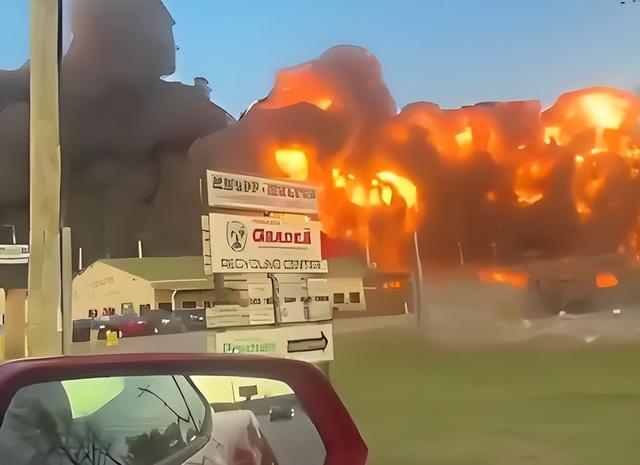 美国大规模空难！爆炸后人员伤亡惨重，航班停飞，炸弹威胁无休止