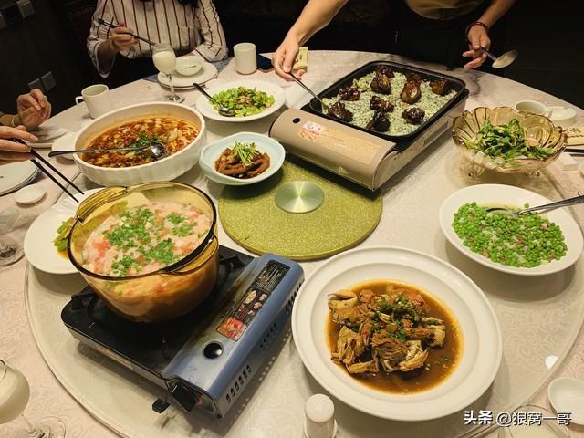 公款吃喝已经一去不复返了，很多高档酒楼现在也开始搞团购了