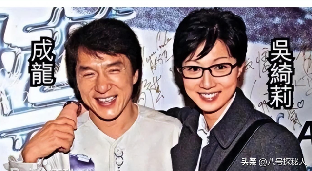 善恶终有报，把儿子养废，任由私生女拾荒的成龙，终为荒唐买单