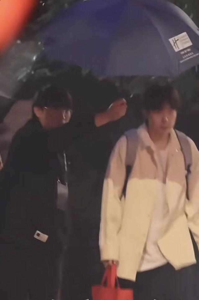 大满贯后续:王曼昱发声，"莎头组合"行程曝光，2人中秋套装好可爱
