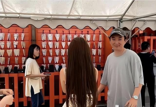 刚还完6000亿外债，71岁的王健林又迎来大麻烦，儿子还在赌场挥霍