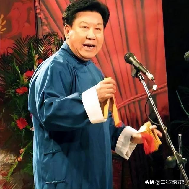 81岁刘兰芳现状凄惨	，住北京破房商演不敢停，因儿子去世被网暴