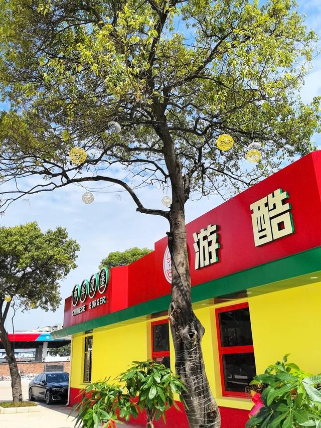 桂林:油罐乐园笑语盈!