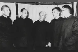 叶挺被囚禁在军统期间，沈醉去看过他，问：释放后第一件事做什么图片