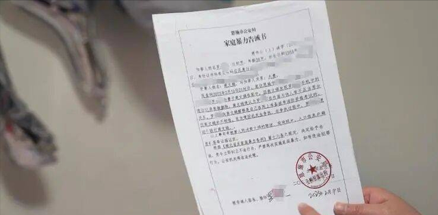 39岁女子结婚14年被家暴13年，大小便失禁，孩子跪地说情被打耳光