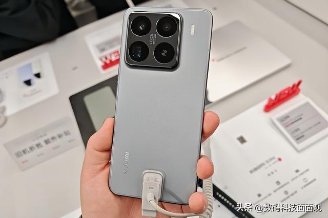 苹果开始重视屏幕护眼，iPhone17新增护眼功能，与小米15对比