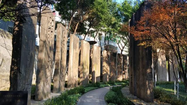 重庆闹市中竟隐藏庞大石碑林，数量众多历史悠久，却很少有人知道