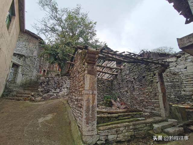 偏远乡野中寻找一个古寺遗址，探险一个深邃溶洞