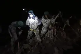 截止目前，武警甘肃总队临夏支队官兵成功搜救转移被困群众45人图片