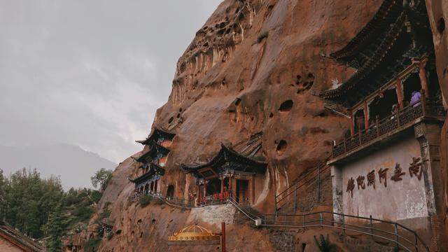 甘肃神秘北凉洞窟，悬崖上的千年佛寺，古人是怎么在峭壁上开凿的