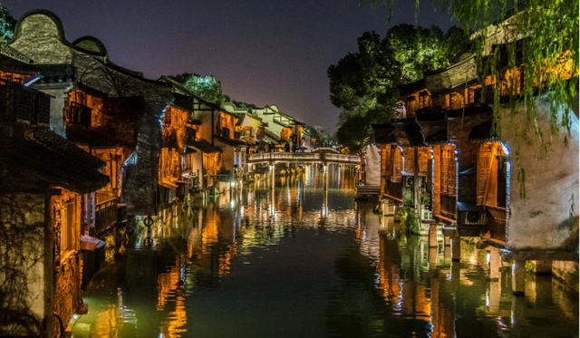 逛3个古镇像走同一条街？2800座古镇一半“空城”，问题出在哪？