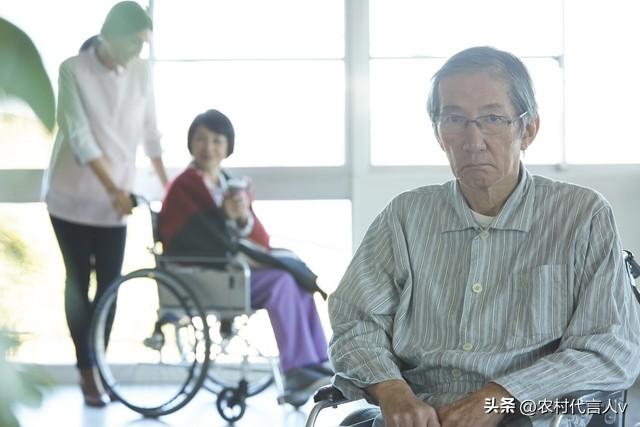 今年寒衣节百年难遇，今年碰上了，切记：上坟2人不去，3人必去。