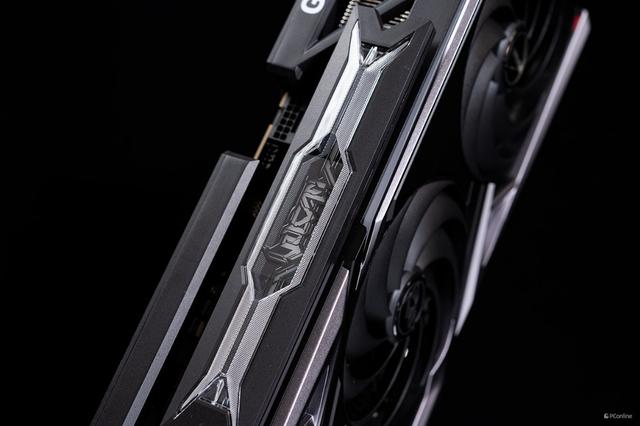 iGame RTX 5090 D v2火神显卡评测：凌厉方正硬汉！性能依旧能打！