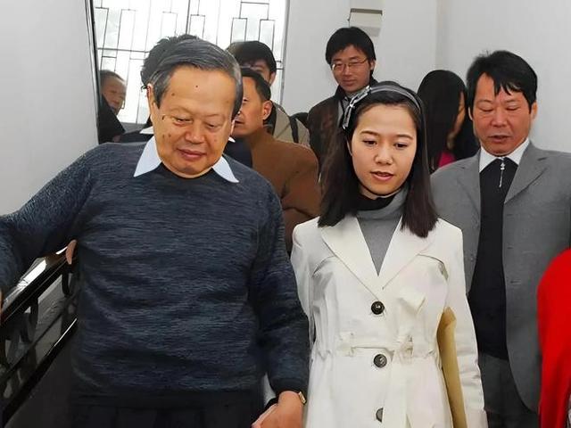 28岁就跟了82岁的杨振宁，如今21年过去，翁帆到底得到了什么？