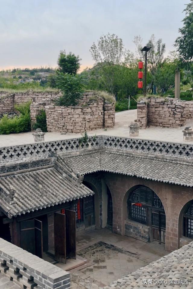 陕西最不起眼的小城！藏着全国罕见的奇观，火车直达零门票